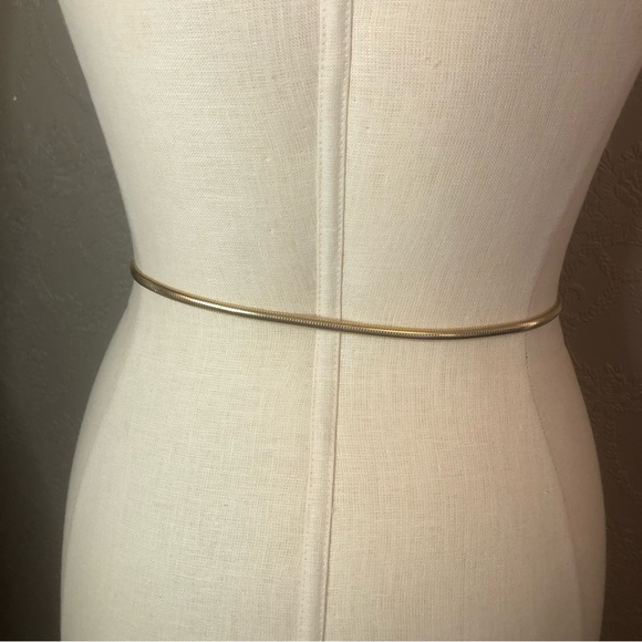 Vintage skinny gold-tone stretch belt great condition - Picture 3 of 4
